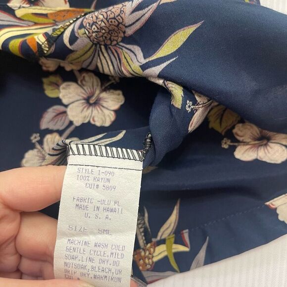 Iolani Hawaii VTG Short Sleeve Button Up Shirt Size Small - Picture 4 of 6